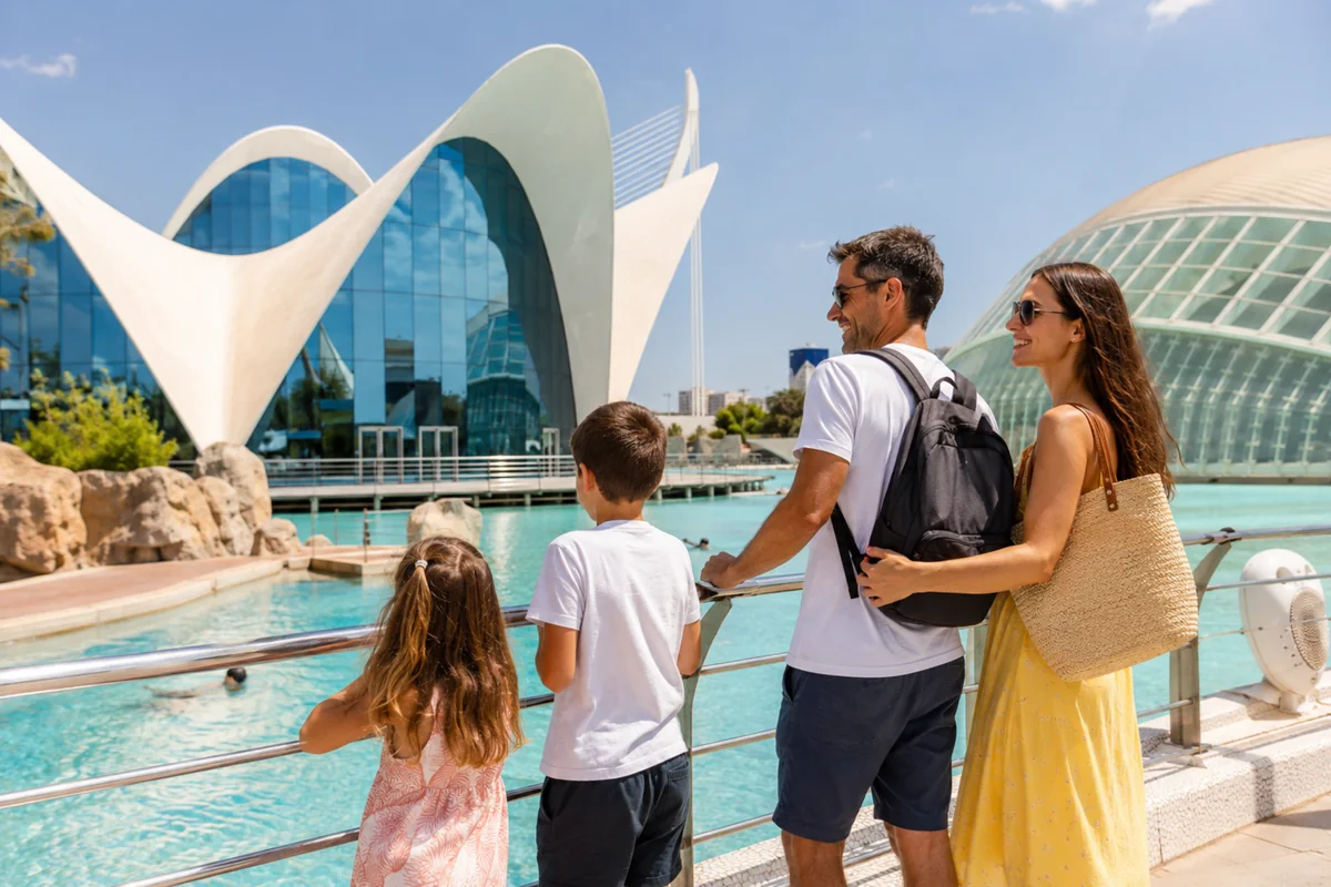 Oceanogràfic de Valencia con niños en verano